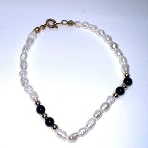 Elegant Pearl and‎ Black Bead Bracelet